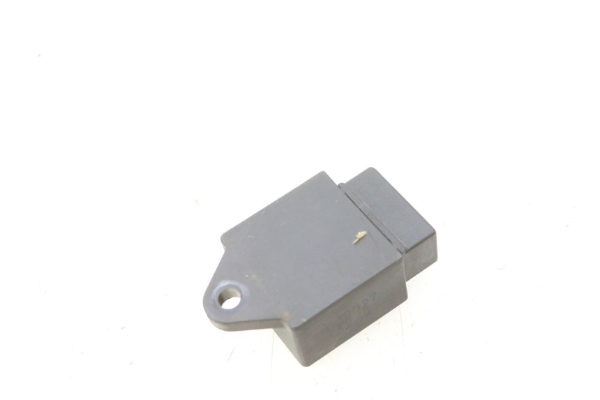 photo de ELECTRICAL RELAY PIAGGIO FLY 2T 50 (2004 - 2017) - Alternative perspective