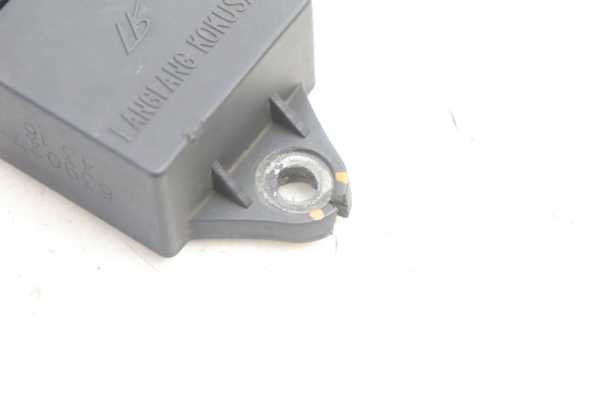 photo de ELECTRICAL RELAY PIAGGIO FLY 2T 50 (2004 - 2017) - Zoom on usage condition
