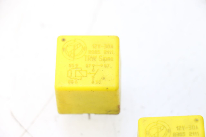 photo de ELECTRICAL RELAY PIAGGIO MP3 LT 400 (2007 - 2012) - Alternative perspective
