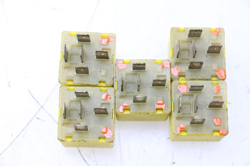 photo de ELECTRICAL RELAY PIAGGIO MP3 LT 400 (2007 - 2012) - Technical close-up