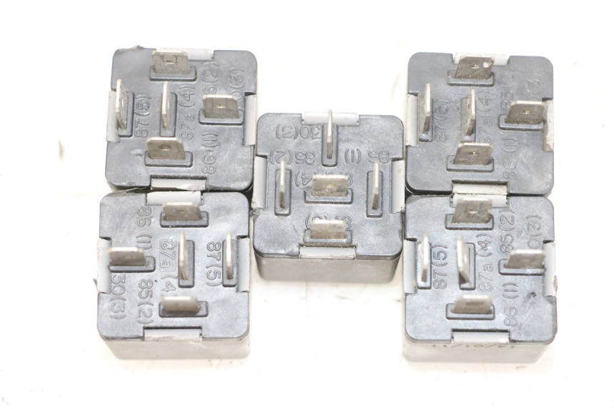 photo de ELECTRICAL RELAY PIAGGIO MP3 500 (2011 - 2015) - Alternative perspective