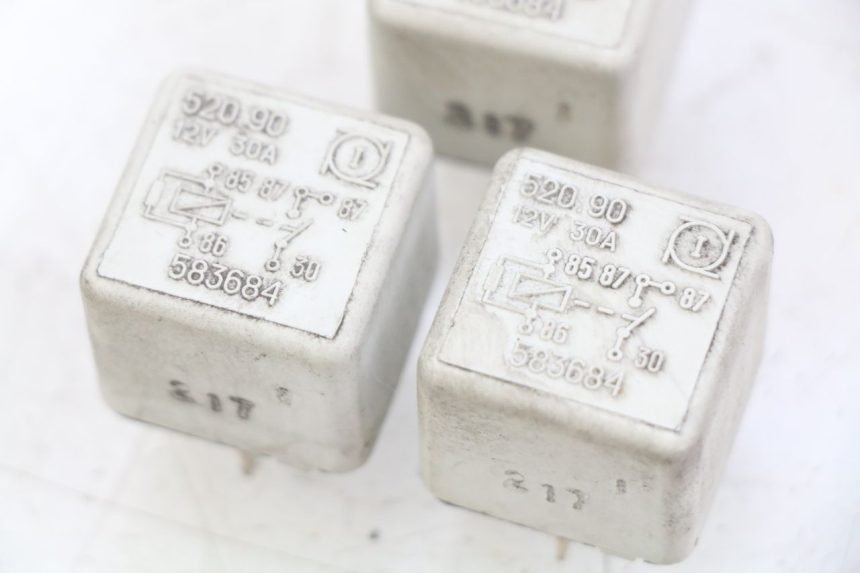 photo de ELECTRICAL RELAY GILERA NEXUS 125 (2007 - 2009) - Alternative perspective