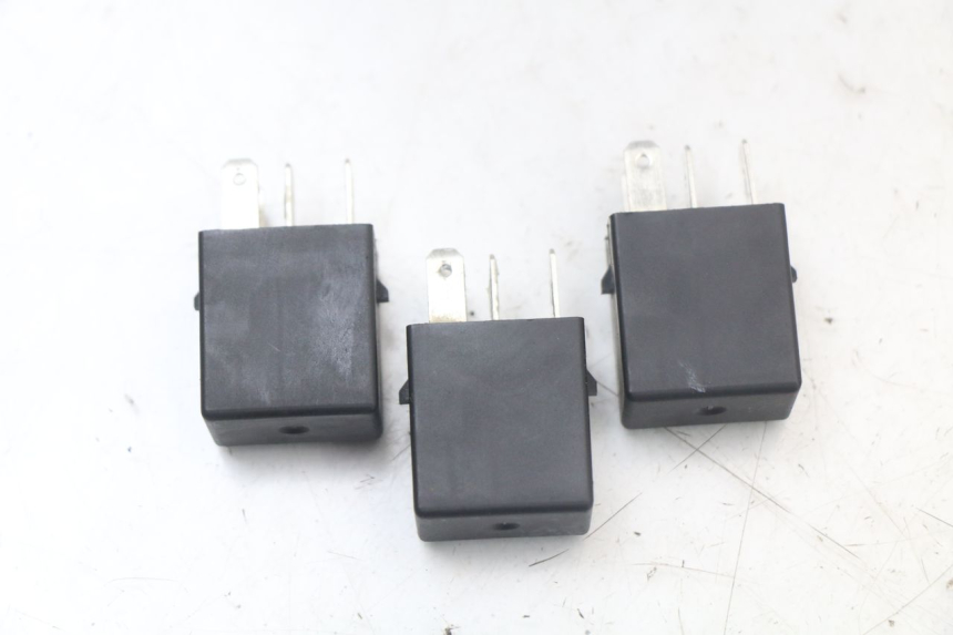 photo de RELAY ROYAL ENFIELD CONTINENTAL GT 650 (2019 - 2024) - Alternative perspective