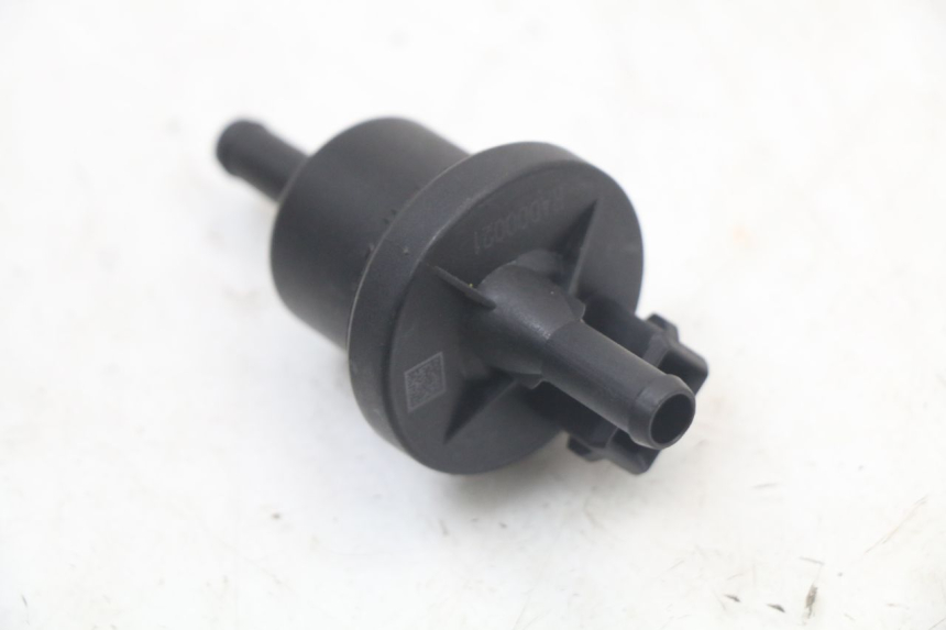 photo de RELAY ROYAL ENFIELD CONTINENTAL GT 650 (2019 - 2024) - Alternative perspective