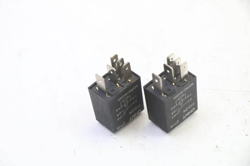 photo de RELAY PEUGEOT STREETZONE I NAKED 2T 50 (2018 - 2020) - Alternative perspective