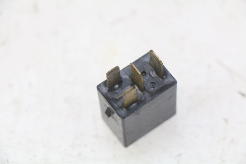 photo de ELECTRICAL RELAY PEUGEOT TWEET 125 (2010 - 2017) - Alternative perspective