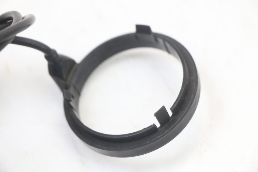 photo de ELECTRICAL RELAY PIAGGIO VESPA LX 125 (2005 - 2010) - Alternative perspective