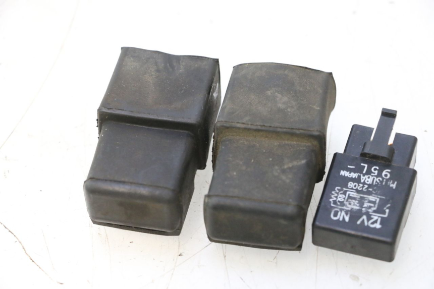 photo de ELECTRICAL RELAY HONDA VFR FI RC46 800 (1998 - 2001) - Zoom on usage condition