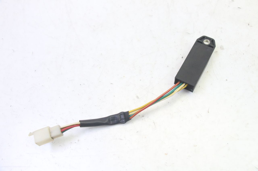 photo de ELECTRICAL RELAY PEUGEOT VIVACITY NEW 4T 50 (2008 - 2017) - Alternative perspective