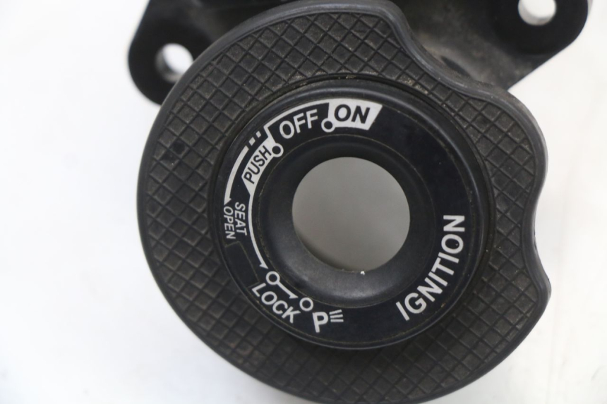 photo de ELECTRICAL RELAY YAMAHA X-MAX XMAX 125 (2010 - 2013) - Alternative perspective