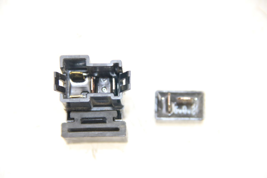 photo de ELECTRICAL RELAY YAMAHA XP T-MAX TMAX 500 (2004 - 2007) - Alternative perspective