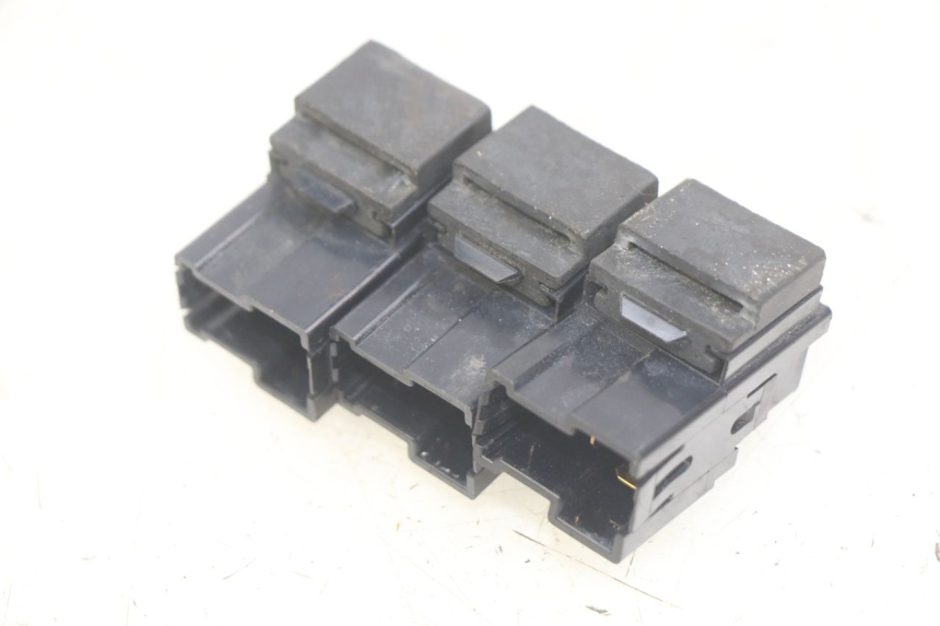 photo de ELECTRICAL RELAY YAMAHA YP MAJESTY 400 (2004 - 2008) - Zoom on usage condition