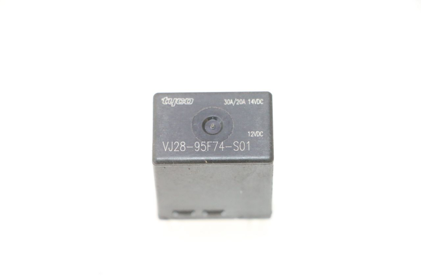 photo de HEADLIGHT RELAY CAN-AM SPYDER RS 1000 (2008 - 2012) - Alternative perspective
