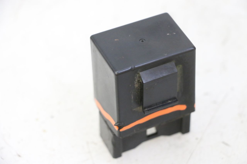 photo de FUEL PUMP RELAY YAMAHA FZ6 N FAZER 600 (2004 - 2006) - Fixing points details