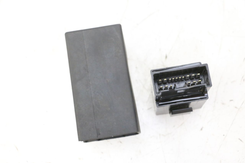 photo de FUEL PUMP RELAY YAMAHA MT-07 MT07 ABS 700 (2014 - 2017) - Technical close-up
