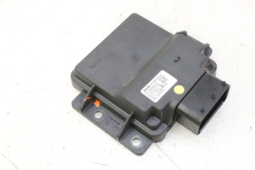 photo de ROLL LOCK RELAY PIAGGIO MP3 HPE 310 (2024 - 2025) - Technical close-up