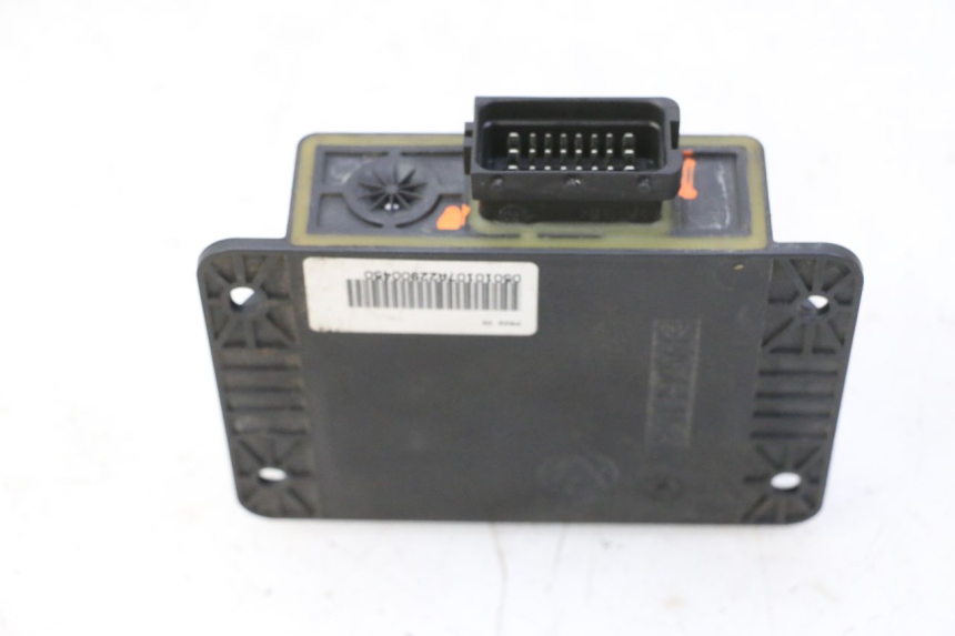 photo de RELAY ROLL LOCK PIAGGIO MP3 RL 250 (2006 - 2010) - Zoom on usage condition