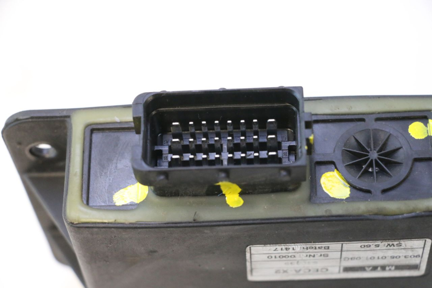 photo de ROLL LOCK RELAY PIAGGIO MP3 500 (2016 - 2018) - Alternative perspective