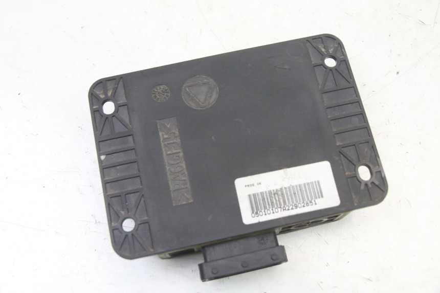 photo de RELAY ROLL LOCK PIAGGIO MP3 LT 400 (2007 - 2012) - Alternative perspective