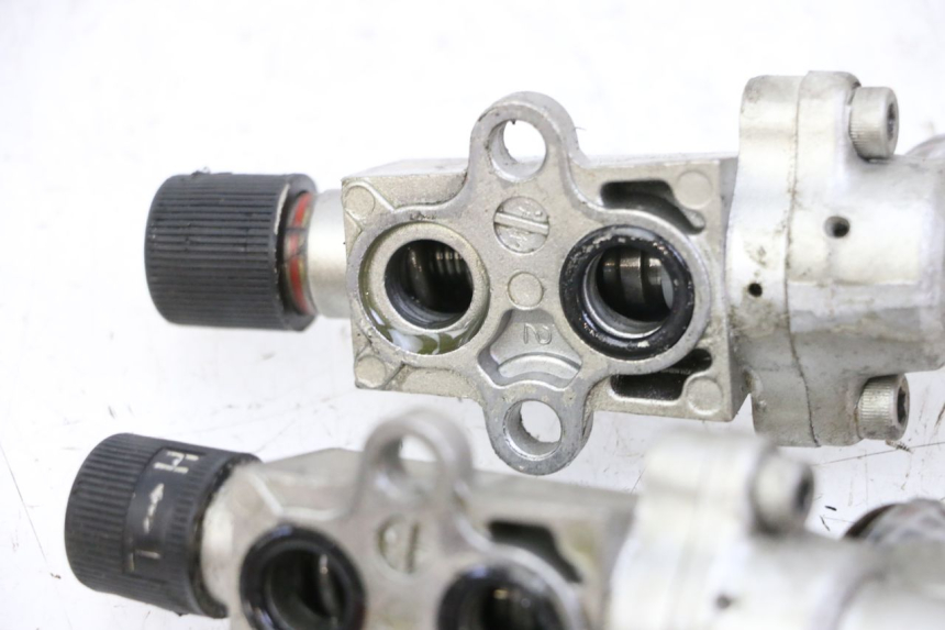 photo de BRAKE SPLITTER YAMAHA FJ 36Y 1100 (1984 - 1985) - Alternative perspective