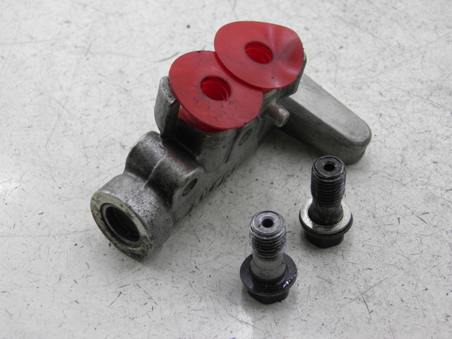 photo de BRAKE SPLITTER HONDA FJS SILVER WING 600 (2003 - 2005) - Component detail