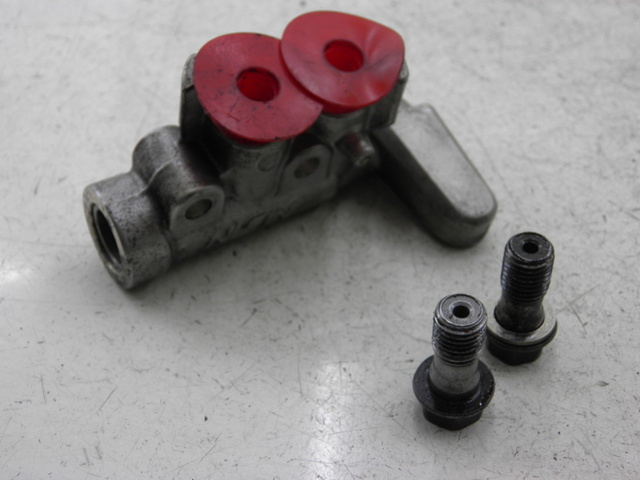 photo de BRAKE SPLITTER HONDA FJS SILVER WING 600 (2003 - 2005) - Technical close-up