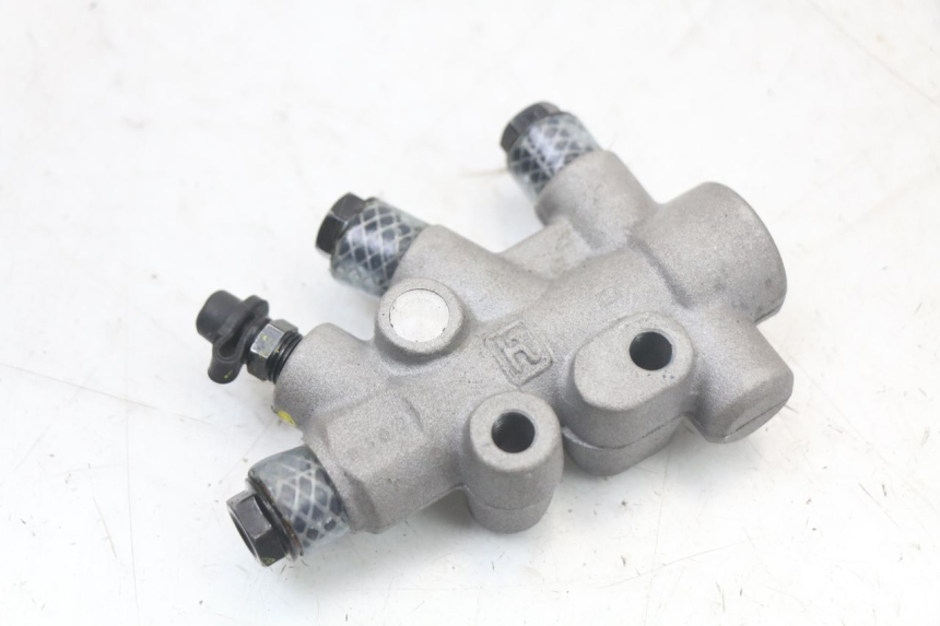 photo de BRAKE SPLITTER PIAGGIO MP3 HPE 350 (2018 - 2020) - Fixing points details