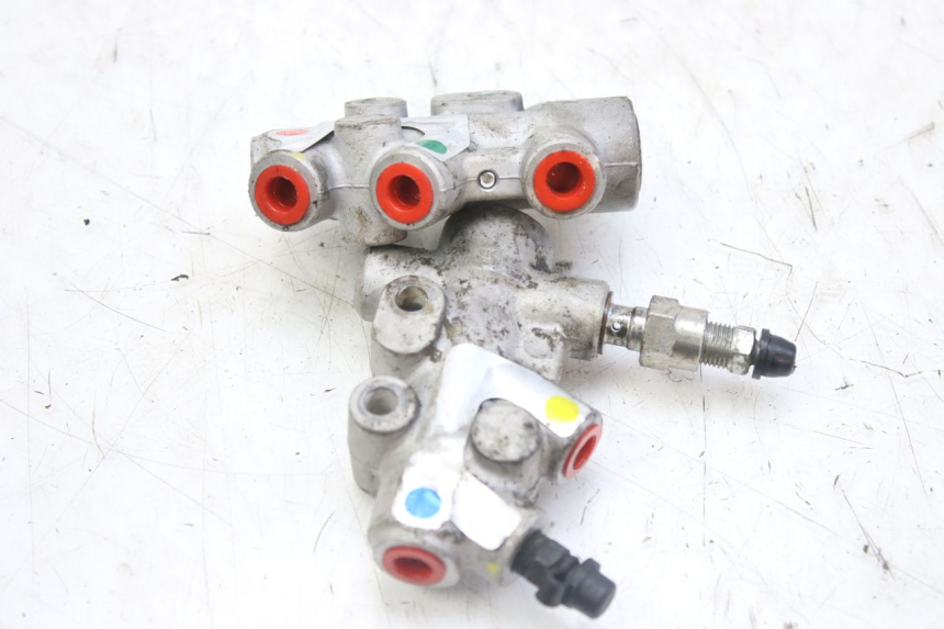 photo de BRAKE PROPORTIONING VALVE PIAGGIO MP3 RL 250 (2006 - 2010) - Zoom on usage condition