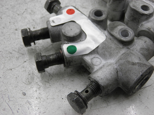 photo de BRAKE PROPORTIONING VALVE PIAGGIO MP3 500 (2011 - 2015) - Alternative perspective