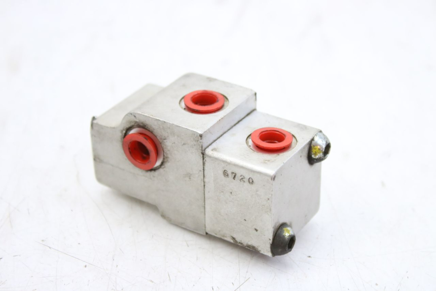 photo de BRAKE PROPORTIONING VALVE PEUGEOT TWEET 125 (2010 - 2017) - Component detail