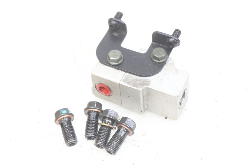 photo de BRAKE PROPORTIONING VALVE PEUGEOT TWEET 125 (2018 - 2021) - Zoom on usage condition