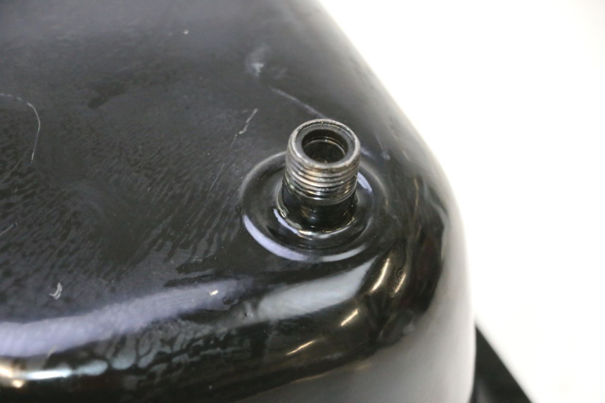 photo de FUEL TANK KYMCO AGILITY 4T 50 (2018 - 2022) - Technical close-up