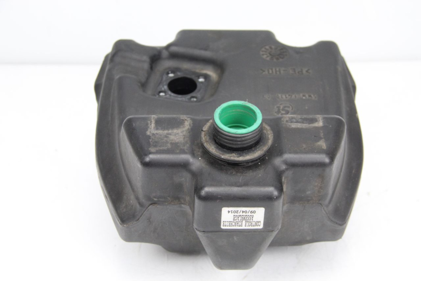 photo de FUEL TANK MBK BOOSTER SPIRIT NAKED 50 (2004 - 2017) - Fixing points details