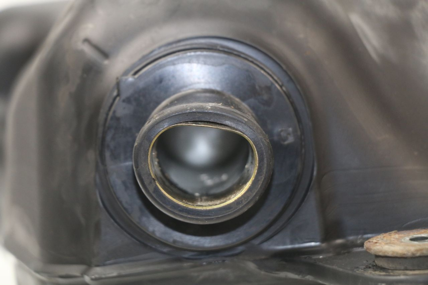 photo de FUEL TANK SUZUKI BURGMAN 650 (2002 - 2004) - Technical close-up