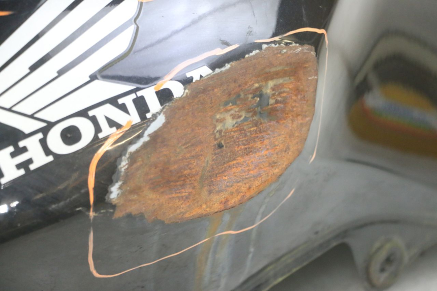 photo de FUEL TANK HONDA CBF 500 (2004 - 2007) - High-resolution close-up