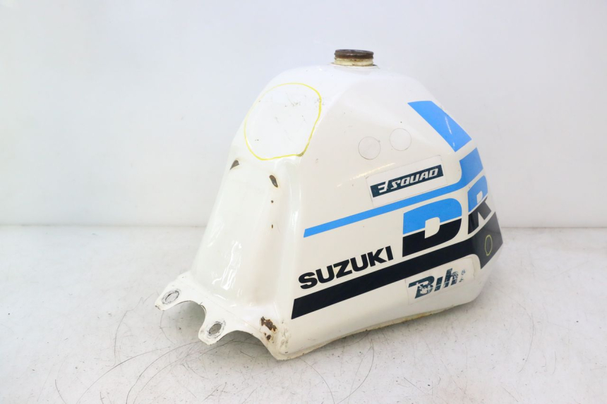 photo de FUEL TANK SUZUKI DR S 600 (1985 - 1989) - High-resolution close-up