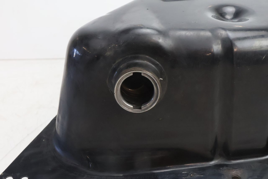 photo de FUEL TANK HONDA FES PANTHEON 2T 125 (1998 - 2002) - Fixing points details
