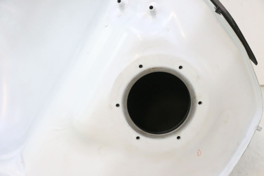 photo de FUEL TANK YAMAHA FZ8 800 (2010 - 2016) - High-resolution close-up