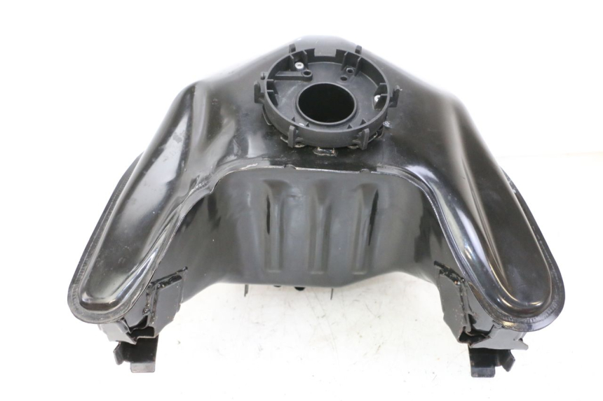 photo de FUEL TANK BMW G310 R 310 (2016 - 2020) - High-resolution close-up