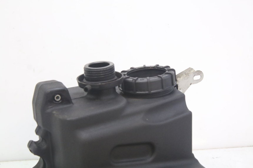 photo de FUEL TANK PEUGEOT GEOPOLIS RS 125 (2007 - 2009) - Alternative perspective