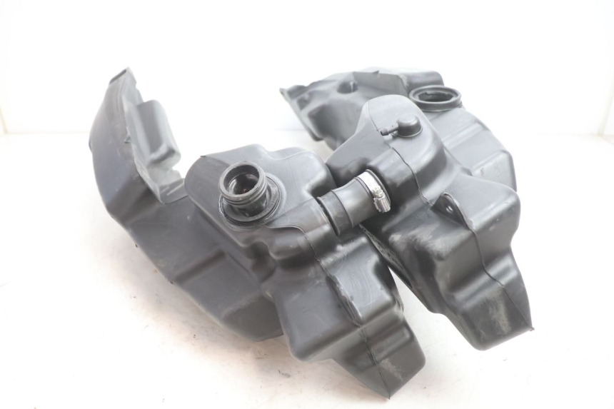 photo de FUEL TANK GILERA GP 800 (2007 - 2013) - Technical close-up