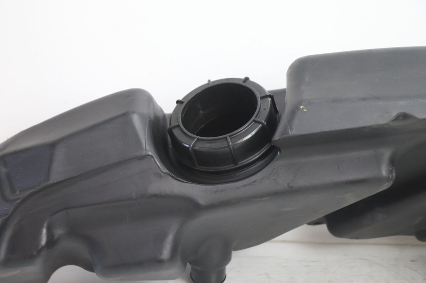 photo de FUEL TANK GILERA GP 800 (2007 - 2013) - Surface and material condition