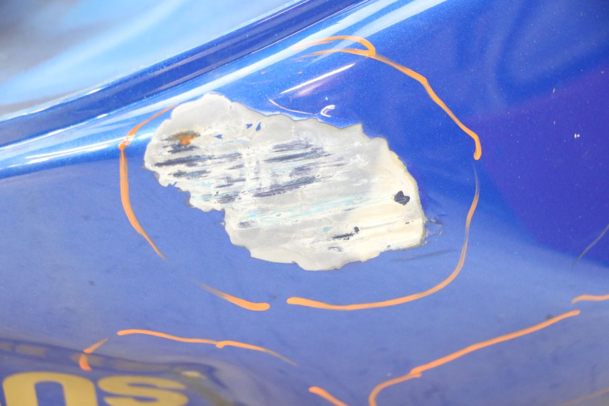 photo de FUEL TANK SUZUKI GSF S BANDIT 600 (2000 - 2004) - Zoom on usage condition