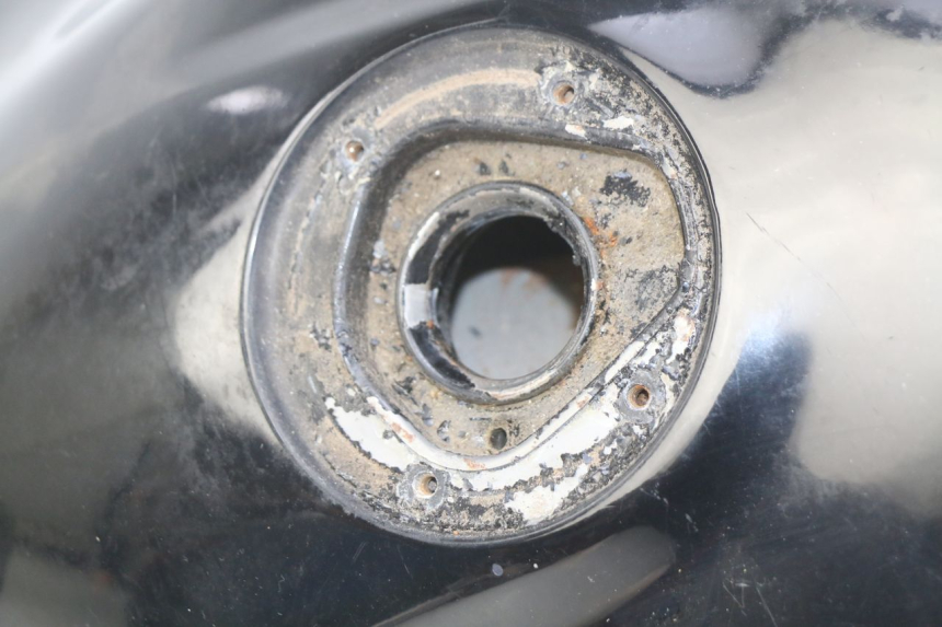 photo de FUEL TANK SUZUKI GSX-F GSX  F 1100 (1988 - 1994) - High-resolution close-up