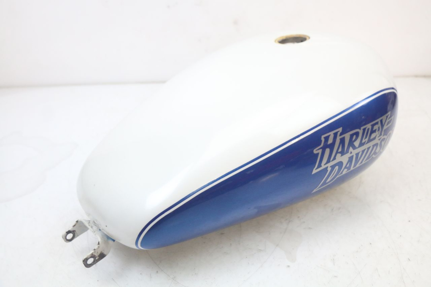 photo de FUEL TANK HARLEY DAVIDSON SPORTSTER XL CUSTOM 883 (1999 - 2006) - Alternative perspective