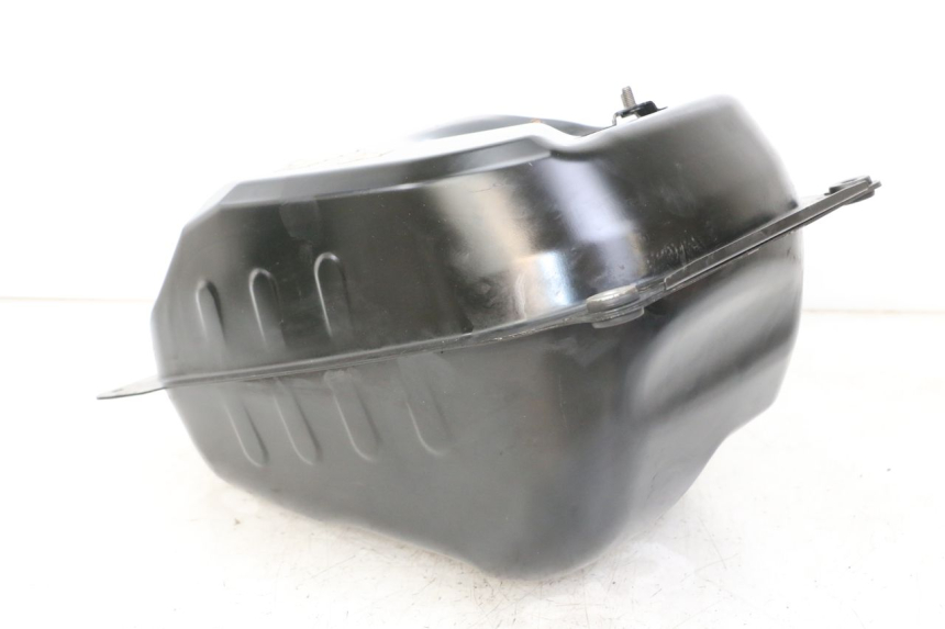 photo de FUEL TANK HONDA FORZA 125 (2021 - 2025) - Technical close-up
