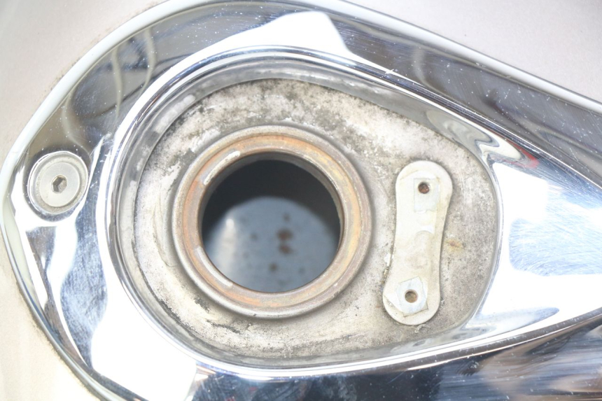 photo de FUEL TANK SYM HUSKY 125 (1999 - 2005) - Technical close-up