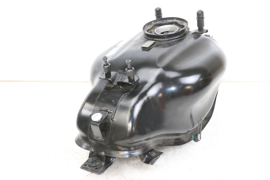 photo de FUEL TANK HUSQVARNA SVARTPILEN 401 (2018 - 2023) - Fixing points details