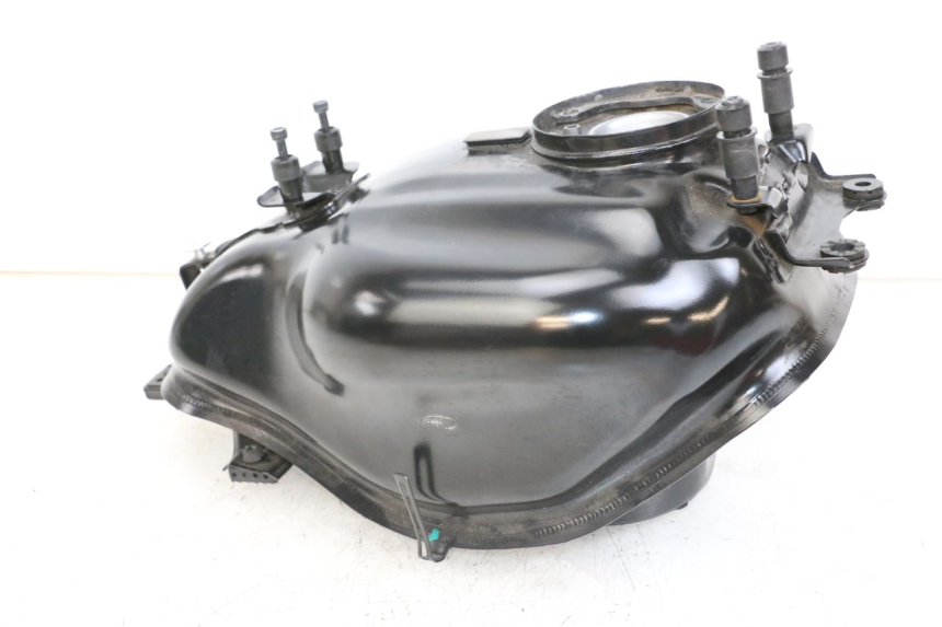 photo de FUEL TANK HUSQVARNA SVARTPILEN 401 (2018 - 2023) - Surface and material condition