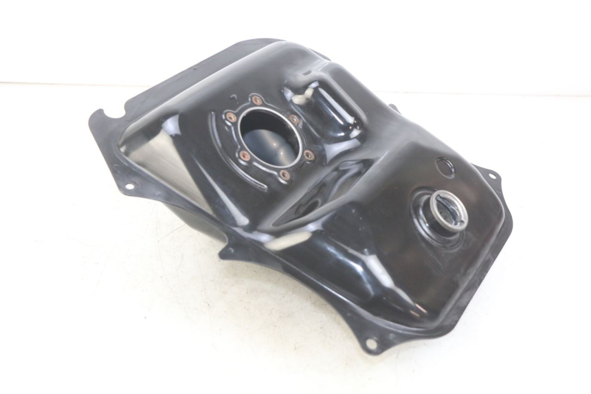 photo de FUEL TANK YAMAHA HW XENTER 125 (2011 - 2017) - Fixing points details